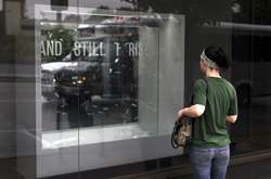 Неиспользованные конфетти для празднования победы Хиллари Клинтон на выборах превратили в арт-объект