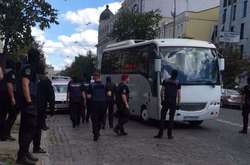 СБУ затримала біля посольства Польщі 29 «тітушок»