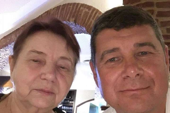 Онищенко повідомив про надання його матері політичного притулку в Іспанії