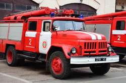 Рятувальники, які перебувають на місці події, почали ліквідовувати задимлення