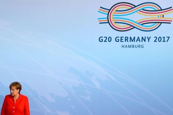 Меркель пообіцяла допомогу жертвам насильства у Гамбурзі