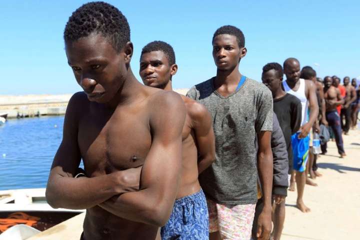 Біля берегів Лівії затонув човен із мігрантами: 35 зникли безвісти