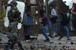 Щонайменше 15 людей поранені через сутички з поліцією у Кашмірі