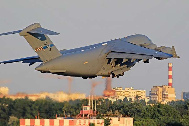 В Одесі розвантажились два літаки НАТО. Фотозвіт