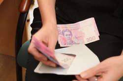 Сколько зарабатывают украинцы: какие профессии пользуются спросом и кому легче найти работу