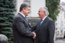 Порошенко проводить переговори з Тіллерсоном тет-а-тет