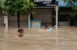 Проливные дожди в Китае