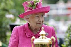 Королева Елизавета II запретила принцу Гарри брак с Меган Маркл