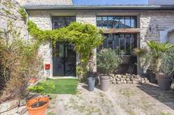 Как старую конюшню переделать в шикарный жилой дом