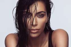 Ким Кардашьян показала ноги без целлюлита 