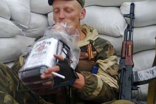 Алкоголь та наркотики: командування військ РФ не може навести лад у лавах бойовиків