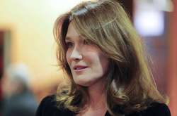 Карла Бруни опубликовала трогательное видео с дочерью 