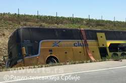У Сербії перекинувся автобус з 27 підлітками, є жертви 
