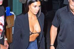 Слишком много тела: Ким Кардашьян смутила общественность своим необычным нарядом