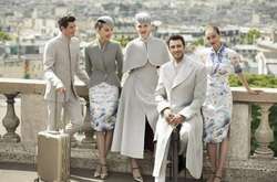 Элегантно и стильно: униформа китайских стюардесс произвела фурор на подиумах Парижа