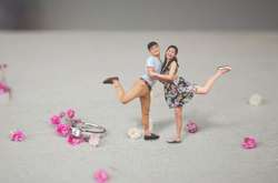 Миниатюрная love story: фотосессия влюбленных, которая превратилась в сказку про Дюймовочку