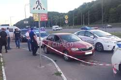 В Киеве расстреляли автомобиль (фото)