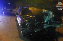 На Одещині п'яний водій скерував автівку в стіну будинку