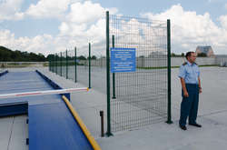 Управління безпеки ДФС вимагає перевірити телефони і автівки усіх працівників київської митниці 