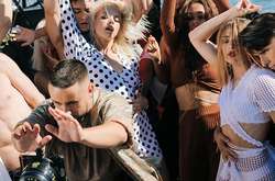 Монатик показал «грязные танцы» в новом видеоклипе