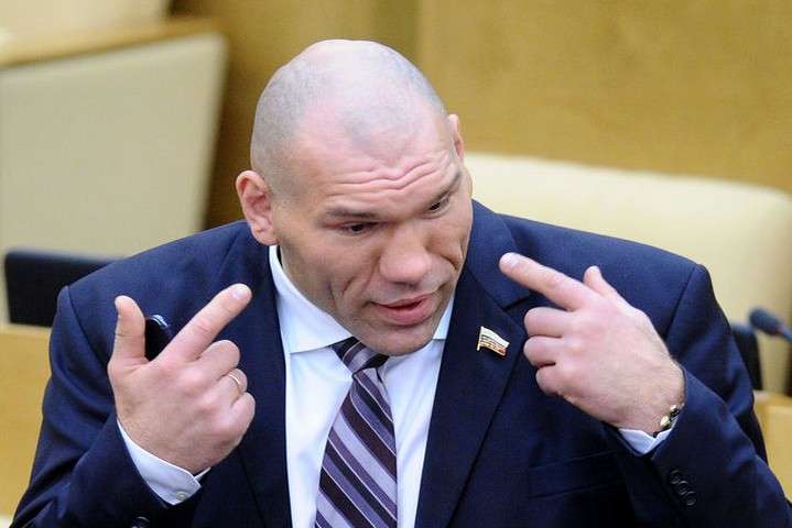Російський боксер та депутат Валуєв потрапив в базу «Миротворця»