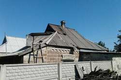 Зруйнований у результаті обстрілу будинок