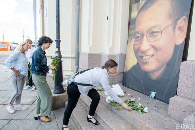 ЄС закликає Китай випустити з країни родичів покійного дисидента Лю Сяобо