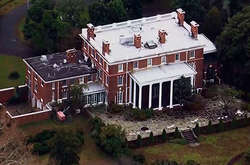  Один із конфіскованих маєтків 