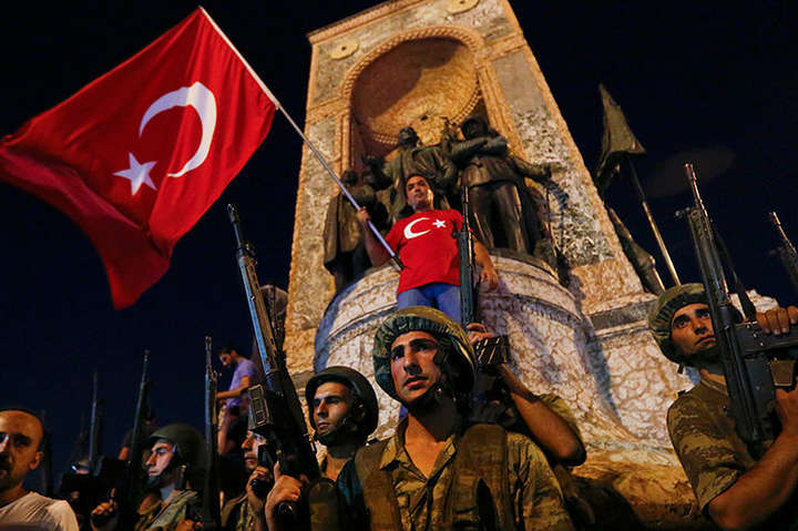 Прем’єр Туреччини обіцяє, що учасники спробу перевороту не уникнуть покарання