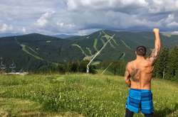 Усик здійснив забіг на одну з вершин Карпатських гір