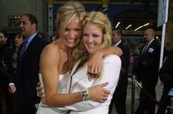 Звезды без макияжа: Дрю Бэрримор выложила редкое фото с Камерон Диаз