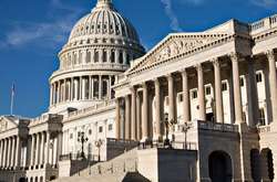 Порушник на авто намагався протаранити поліцейський кордон в комплексі Конгресу США