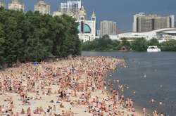 У Києві дозволили купатись лише на двох пляжах