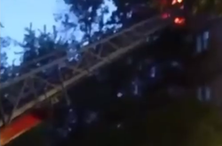 Столичні вогнеборці врятували літню жінку