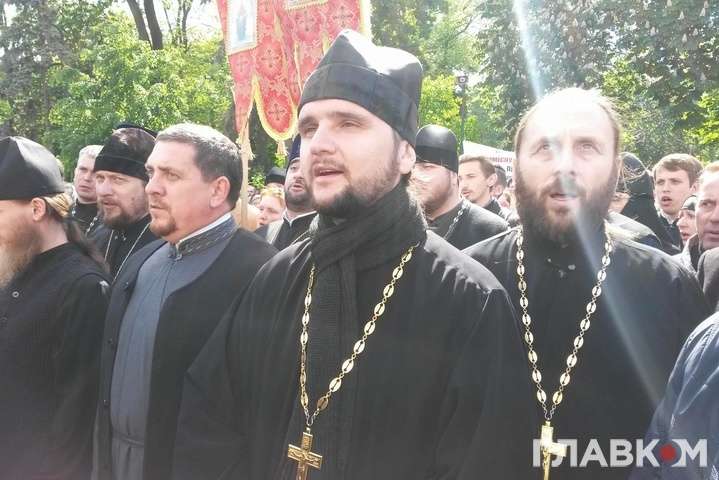 В Amnesty international занепокоєні наступом церков на українську політику