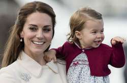 Принцесса Шарлотта донашивает детские ботиночки принца Гарри