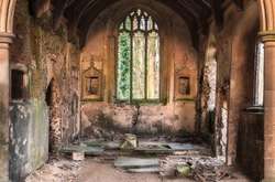 Мистические и величественные: заброшенные церкви в объективе Джеймса Кервина 