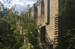 У Києві з недобудови впала дитина