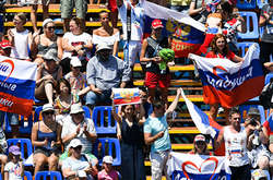 В Венгрии «попустили» россиян в футболках с надписями СССР