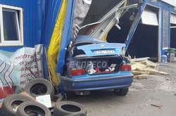 П'яний водій BMW протаранив автомийку у Києві, є загиблий