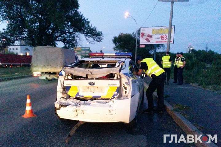У Києві автомобіль поліції потрапив у ДТП: є потерпілий