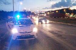 В Киеве грузовик влетел в патрульный автомобиль. Полицейского забрала «скорая» (фото)