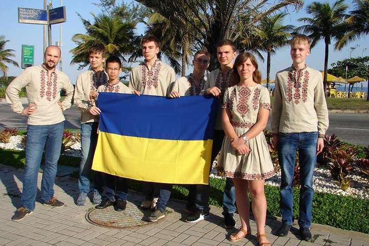 Українські школярі в Бразилії та Індонезії виборюють медалі за наукові знання 