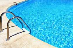 На Закарпатье школьник утонул в бассейне 