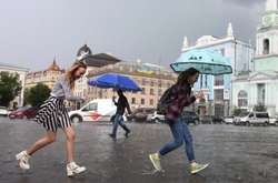 Рятувальники попереджають про грози та шквали по Україні в суботу