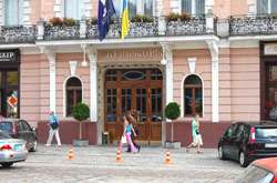 У Львові евакуювали понад півсотні постояльців готелю