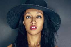 Анжеліну Діаш зобов’язали здати закордонний паспорт