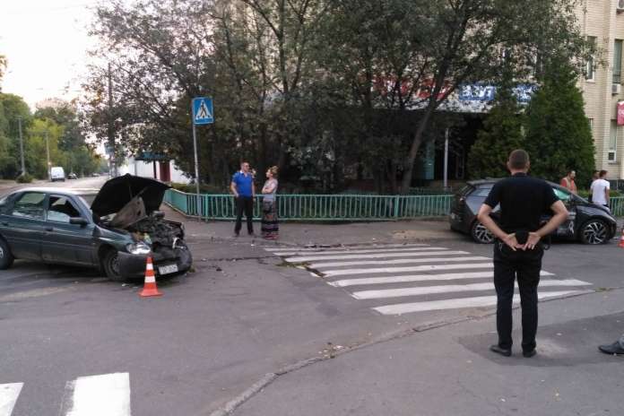 У Києві розбили рідкісний електрокар: опубліковано фото