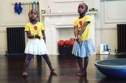 Младшие дочери Мадонны покорили интернет с вокально-танцевальным номером про Африку