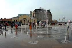 Дружина завгоспа Януковича пов’язана із забудовником Поштової площі